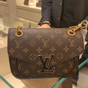 【隆威拍卖】lv/路易威登 passy翻盖链条邮差包女士单肩斜挎包