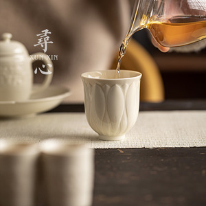 寻心中式定窑白莲瓣高升主人杯陶瓷家用浮雕复古个人单茶杯品茗杯