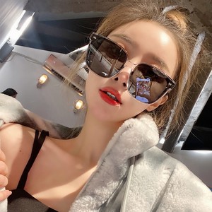 方脸适合的墨镜街拍