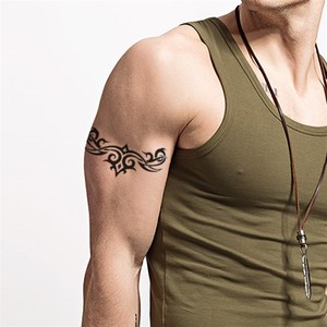 纹身贴手腕一圈