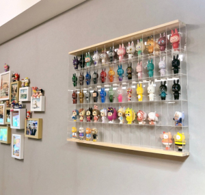 格子亚克力盲盒收纳展示架挂墙泡泡玛特popmart防尘罩molly展示盒