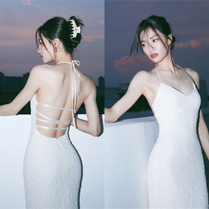 钟楚曦同款白色纹理挂脖吊带连衣裙女春夏性感绑带露背开叉中长裙