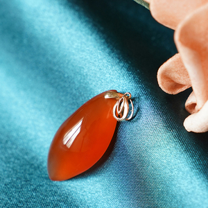 荧光十足果冻料 18k金镶嵌 天然原矿南红随形水滴吊坠 玛瑙项链