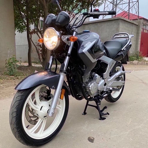 雅马哈125摩托车跨骑式