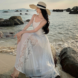 海边度假沙滩裙白色晨袍礼服蕾丝吊带连衣裙法式气质长裙夏季2024