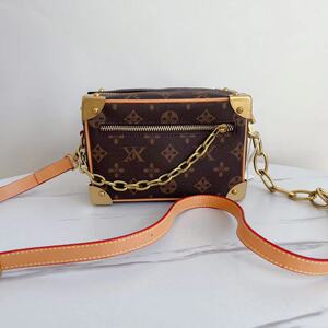 lvАfgН包包2022夏季新品铁盒子包单肩斜跨包箱子包小方包质感白