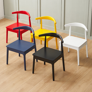 轻奢风格简约餐桌椅子靠背纯实木餐椅休闲家用彩色创意木质牛角椅
