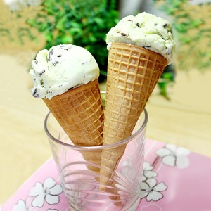 冰淇淋甜筒海报