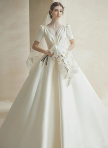 白色婚纱2024新款新娘法式v领轻婚纱迎宾出门纱礼服小个子公主裙