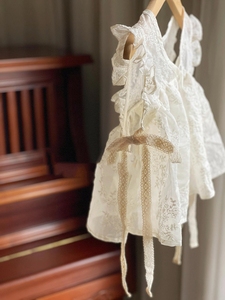 米白色蝴蝶结蕾丝衫上衣法式别致小背心吊带设计感小众外穿女夏季