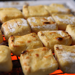 建水豆腐西门烧豆腐云南臭豆腐烧烤铁板油炸烤豆腐