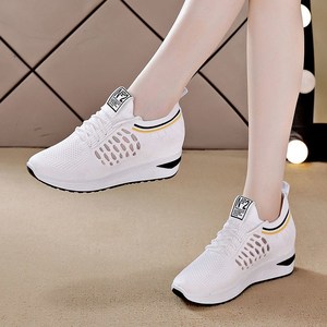 鸿星而克内运动鞋女新款夏季薄款透气休闲旅游网鞋镂空厚底小白鞋