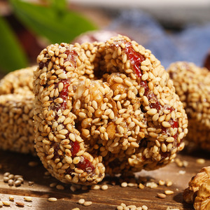 芝麻枣夹核桃仁什锦枣新疆和田红枣香酥脆白芝麻核