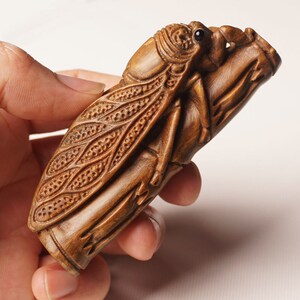 天然绿檀木一鸣惊人把玩件红木雕刻实木文玩知了随身挂件蝉手把