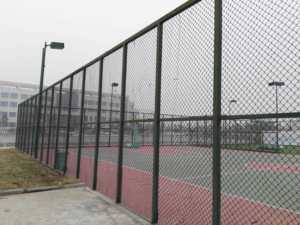 四川成都厂家定制简易框架式球场围网 浸塑勾花体育场隔离防护网