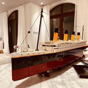 泰坦尼克号积木颗粒高难度巨大型游轮船系列拼装玩具男孩模型摆件