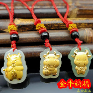 周大福焕美女黄金牛年金镶玉生肖牛吊坠金牛纳福和田玉项链儿童