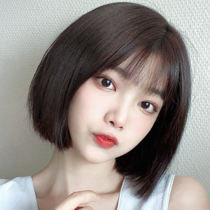 女内扣空气刘海学生