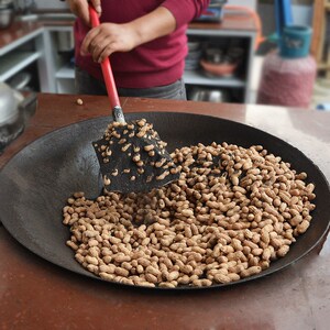 手工炒花生1斤 柴火铁锅炒花生原味 砂炒黑花生炒小米花生