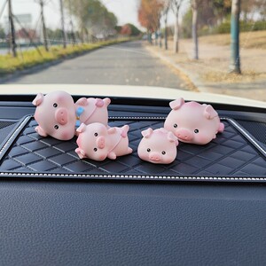 汽车可爱猪猪摆件车载内创意卡通摆e件饰品车上萌萌猪猪公仔礼物