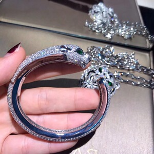 cartier/卡地亚豹子头满钻手镯18k白金宽版四钻无钻钉子带钻手环