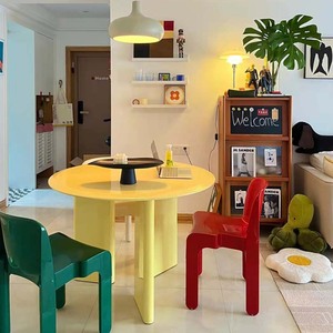 北欧ins风奶油系圆形餐桌家用小户型现代简约网红中古咖啡厅桌子
