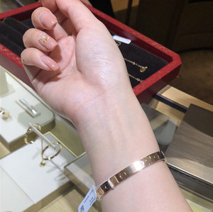 cartier卡地亚欧美love经典款18k玫瑰金满天星宽窄版男女情侣手镯