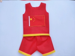 废物利用手工制作衣服环保儿童服装幼儿园垃圾袋女孩创意废旧材料