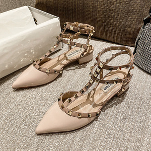 0022人付款淘宝华天伦奴女鞋v家铆钉真皮高跟鞋尖头细跟凉鞋绑带平底