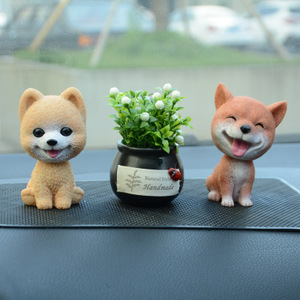 公仔汽车内饰装饰品摇头博美哈士奇车载汽车树脂摆件狗狗