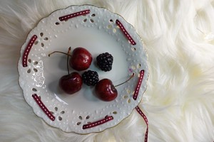 日本进口瓷器 亚当与夏娃  橘吉旗下子品牌 镂空甜品盘