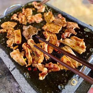 石板烤盘户外烧烤天然火山石烧烤海鲜烤肉家用无烟不沾韩式石板烧