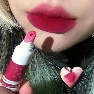 葡萄酒红色口红