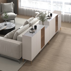 客厅沙发后的靠山柜