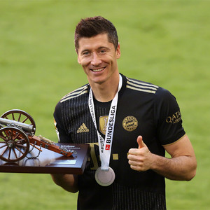 德甲拜仁慕尼黑21-22拜仁客场黑金球衣9号莱万短袖足球服gm5312