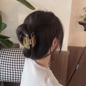 鲨鱼夹小号发量少短发流行抓夹简约款方块发爪洗澡盘发发卡鳄鱼夹