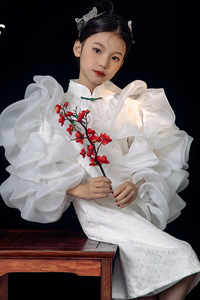 儿童摄影礼服中式高端主题拍摄女童钢琴小主持人生日洋气旗袍裙女