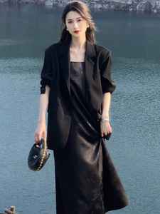 韩版2024春夏新款宽松高级感气质黑色吊带连衣裙女+西装两件套女