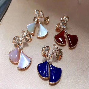 bvlgari/宝格丽小裙子耳钉18k玫瑰金镶钻红玉髓 白贝母女士耳环