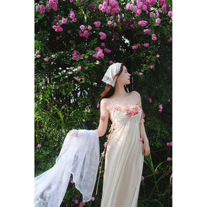 南法度假风连衣裙2024新款女夏季立体花朵仙女裙收腰显瘦吊带裙子