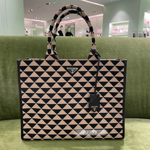 【阿里拍】prada普拉达女包新款三角标图案刺绣托特购物包手提包