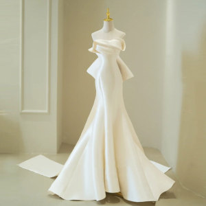 法式轻主婚纱新娘简约抹胸气质高级感鱼尾缎面出门纱迎宾礼服夏季