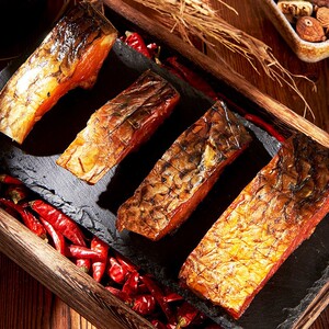 腊鱼湖南正宗土特产烟熏草鱼块农家自制柴火腊鱼块淡水鱼咸鱼干货