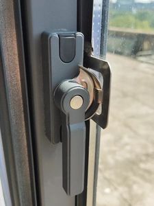 铝合金门窗锁扣平移窗户锁加厚款双向可调月牙锁移门钩锁推拉窗锁