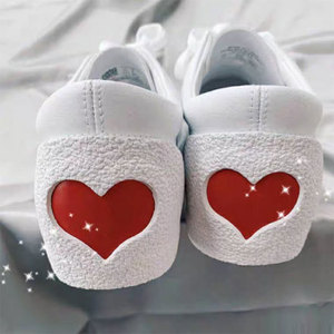 李宁爱心小白鞋