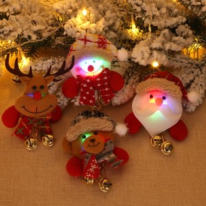 圣诞节装饰品发光挂铃胸针胸章老人雪人熊圣诞节配饰礼品儿童礼物
