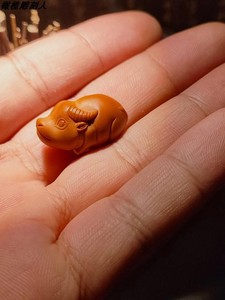 核雕牛
