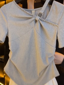 设计感小众斜领短袖t恤女2024夏新款气质收腰显瘦小心机吊带上衣