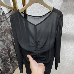 设计感V领黑色褶皱开叉长袖T恤女2023夏季新款宽松防晒雪纺上衣潮