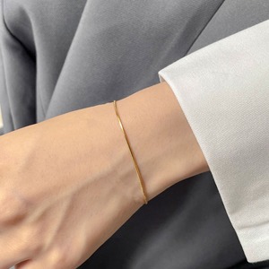 钛钢不掉色简约素款手链女高级感小众设计18K金色手镯手饰品